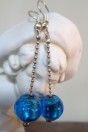 Boucles d'oreilles longues bleues azur et feuille d'argent