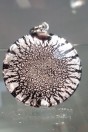 Pendentif rond feuille d'argent