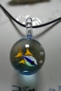 Pendentif bulle poisson rouge