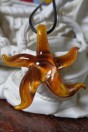 Pendentif étoile bombée, ambrée en verre de Murano