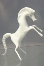 Sculpture cheval cabré blanc